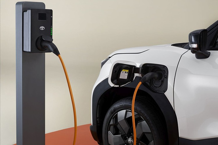 Trong khi đó, mẫu xe mới này dành cho thị trường châu Âu tiếp nối thành công của XP110 Urban Cruiser, mẫu xe từng được bán ra thị trường dưới dạng phiên bản của Toyota Ist thế hệ thứ hai.