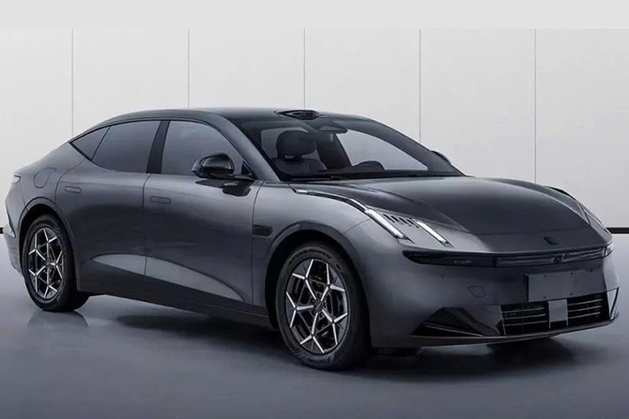 Lynk &amp; Co 10 EM-P là mẫu sedan hybrid sạc điện (plug-in hybrid) do tập đoàn Geely sản xuất. Mới đây, mẫu xe này đã lộ diện trước khi chính thức ra mắt tại thị trường Trung Quốc. Dự kiến, Lynk &amp; Co 10 EM-P sẽ được tung ra thị trường nội địa vào quý III năm nay.