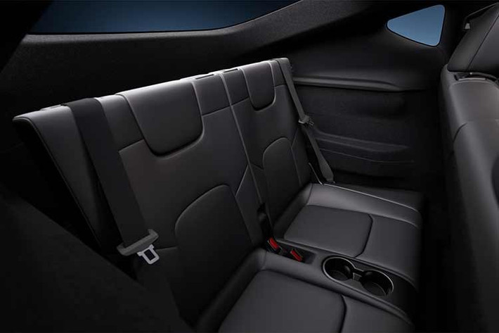 Việc hàng ghế thứ 3 khá nhỏ và chật chội trên Model Y được xem là đáng thất vọng đối với khách hàng của Tesla, những người kỳ vọng vào một chiếc Model Y bảy chỗ thực sự.