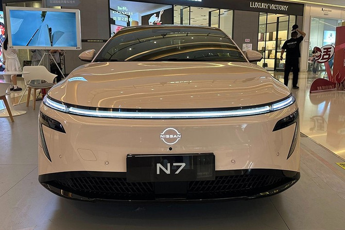 Gói công nghệ hỗ trợ người lái tiên tiến (ADAS) không thể vắng mặt trên một sản phẩm dành cho quốc gia tỷ dân. Với tính năng trợ lái trên cao tốc lẫn đô thị dựa theo bản đồ (NOA), N7 đủ sức tự động xử lý đa số tình huống thường gặp như nhập làn, vượt và tránh xe, di chuyển qua góc cua gắt và đi qua trạm thu phí. Tính năng đỗ xe tự động toàn phần cũng xuất hiện trên Nissa N7.