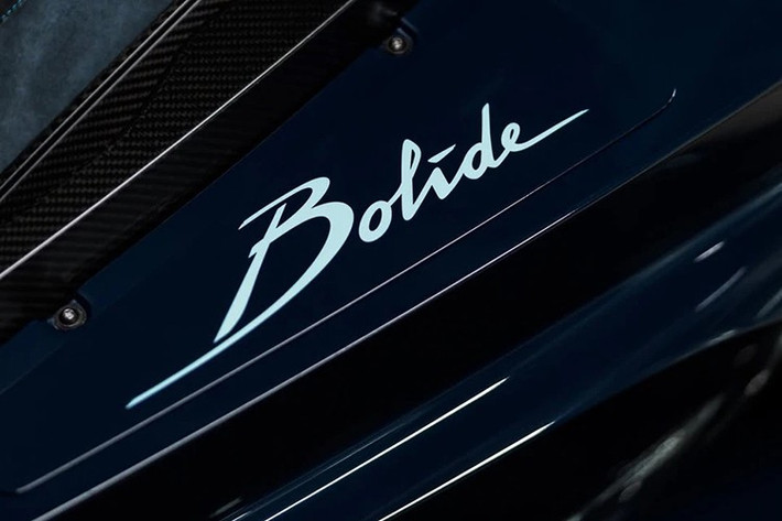 Gói khí động học của Bugatti Bolide được chế tác đặc biệt, gia tăng lực ép xuống mặt đường gần 3 tấn và có thể vào cua với gia tốc lên đến 2,5G.