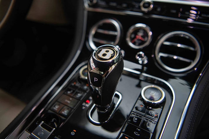 So với "người anh em" Bentley Continental GT W12, các thông số trên Bentley Continental GT V8 rõ ràng kém 84 mã lực ở công suất và 130 Nm.