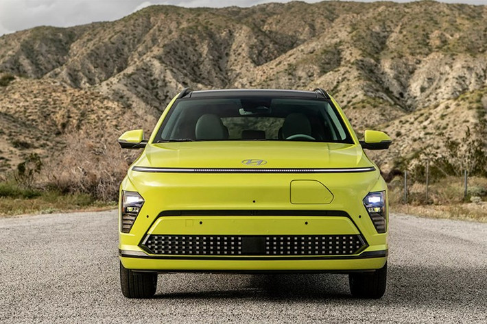 Theo nhiều chuyên gia, sự thu hẹp của dòng sản phẩm Kona Electric 2026 được xem là bước lùi đáng lo ngại của Hyundai trong bối cảnh Nissan Leaf thế hệ mới và Chevrolet Bolt tái xuất đang tạo nhiều sức ép trên thị trường.