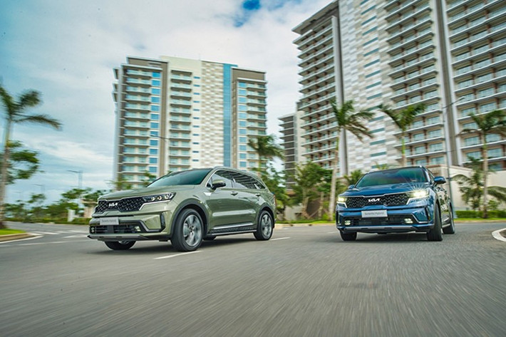 Một điểm sáng nhỏ nhưng đáng chú ý đến từ Kia Sorento HEV/PHEV, khi mẫu xe này ghi nhận 8 xe bán ra trong tháng 5, tăng 4 xe so với tháng 4/2025. Trước đó, nhiều đại lý từng thông báo về việc Sorento hybrid sẽ được ra mắt với bản nâng cấp mới trong tháng 3. Tuy nhiên, kế hoạch này hiện đang bị hoãn vô thời hạn, khiến doanh số của dòng xe này chững lại trong thời gian qua.