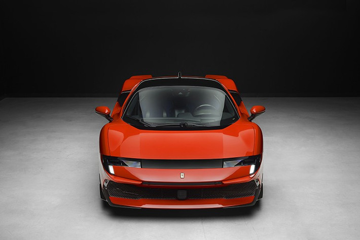 Rất có thể là Hoàng Kim Khánh sẽ chọn phiên bản mở mui của Ferrari 849 Testarossa nhưng chưa rõ chiếc xe này sẽ có màu gì, hiện đại gia quận 12 đang sở hữu Ferrari 488 Pista Spider màu đỏ, còn Ferrari SF90 Stradale có tùy chọn màu vàng.