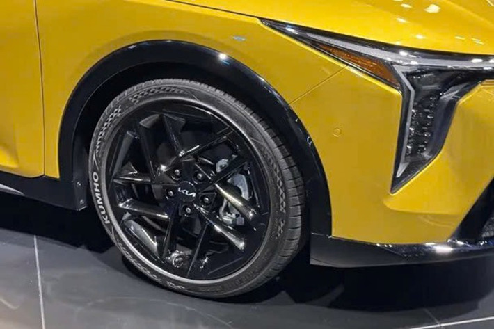 Phiên bản S của Kia K4 2026 với gói an toàn có giá 34.190 đô la Úc, tiếp theo là Sport và Sport+ với giá lần lượt là 36.690 đô la Úc và 39.090 đô la Úc.