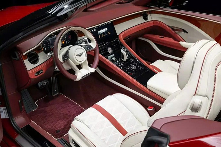 Chiếc Bentley Bacalar này cuối cùng chỉ được bán với giá 876.785 USD. Với một chiếc xe từng có giá 2 triệu USD, đây không chỉ là mất giá, mà còn là sự sụt giảm nghiêm trọng, cho thấy hào quang mà Bentley kỳ vọng đã không còn.