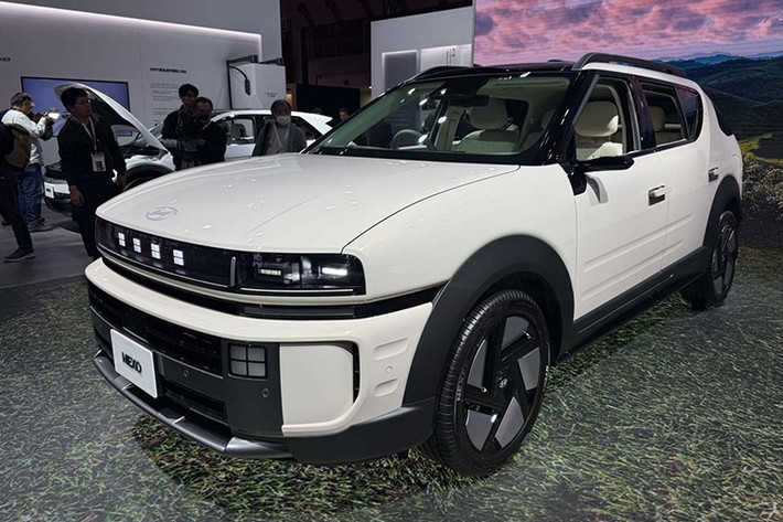 Theo kế hoạch, Hyundai Nexo 2026 bán ra vào năm sau tại thị trường Nhật Bàn. Hãng xe Hàn Quốc chia sẻ, việc thiếu các trạm nhiên liệu hydro và cơ sở hạ tầng thách thức tính khả thi của Nexo.