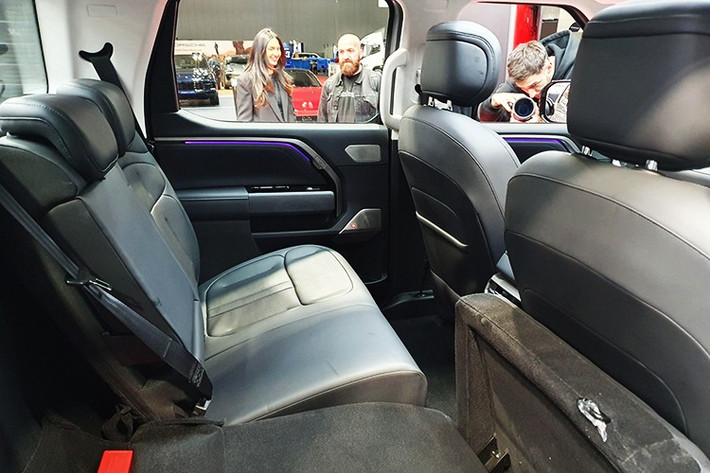 Dưới nắp ca-pô, MG U9 sử dụng động cơ 4 xi-lanh dung tích 2.5L do SAIC chế tạo, sản sinh công suất 215 mã lực và mô-men xoắn 520 Nm. Xe được trang bị hộp số tự động ZF 8 cấp và hệ dẫn động bốn bánh BorgWarner.