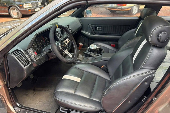 Chiếc xe Z mới hơn có hệ số cản là 0,30 và nhiều chiếc được trang bị động cơ V6 sản xuất hàng loạt đầu tiên của Nhật Bản thay vì động cơ sáu xi-lanh thẳng hàng của các xe Z trước đó. Theo Nissan, động cơ V6 mới nhằm mục đích duy trì tinh thần thể thao, 6 xi-lanh của Fairlady Z nguyên bản, nhưng trong một gói nhỏ gọn và hiệu quả hơn.