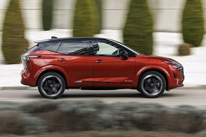 Nissan cho biết phạm vi di chuyển dài hơn giúp Qashqai e-Power vượt xa nhiều mẫu xe hybrid sạc điện (PHEV) truyền thống mà không cần dừng lại để sạc. Vì thế, mẫu xe này là lựa chọn hoàn hảo cho những ai còn e ngại xe điện hoặc chưa có điều kiện chuyển đổi mà vẫn muốn trải nghiệm mô-men xoắn tức thì và sự êm ái đặc trưng của loại phương tiện không khí thải này.