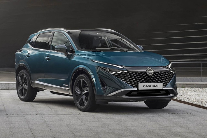 Bên cạnh hệ truyền động mới, Nissan Qashqai 2025 ở thị trường châu Âu còn được nâng cấp với các ứng dụng Google tích hợp, bao gồm Google Maps, Google Assistant và Play Store. Xe còn có hệ thống hỗ trợ lái bán tự động ProPilot cấp độ 2 được cải tiến, hỗ trợ xử lý tốt hơn trong tình huống đa làn đường và giám sát giao thông xung quanh hiệu quả hơn.