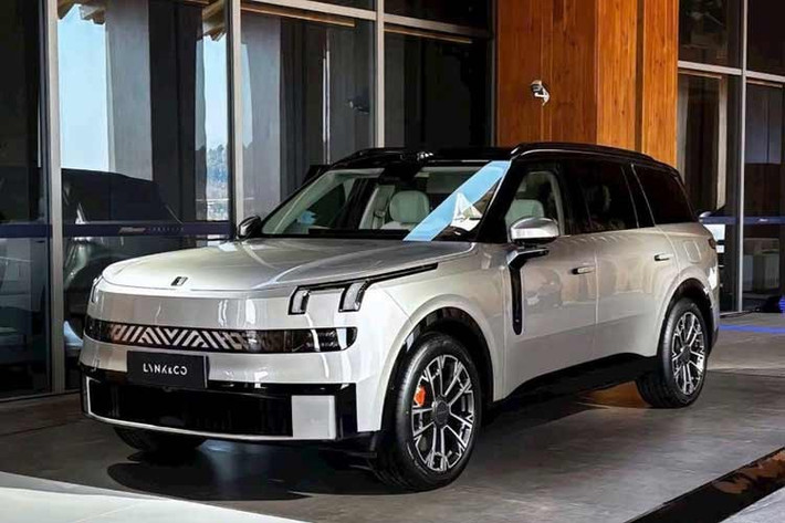 Với mức giá bán lẻ khoảng 3,3 tỷ đồng, Lynk &amp; Co 900 có lẽ sẽ chủ yếu sắm vai phát triển thương hiệu cho hãng xe Trung Quốc. Bởi với số tiền này, người tiêu dùng hoàn toàn có thể chọn các mẫu xe cao cấp hoặc hạng sang có xuất xứ từ châu Âu hay Nhật Bản.