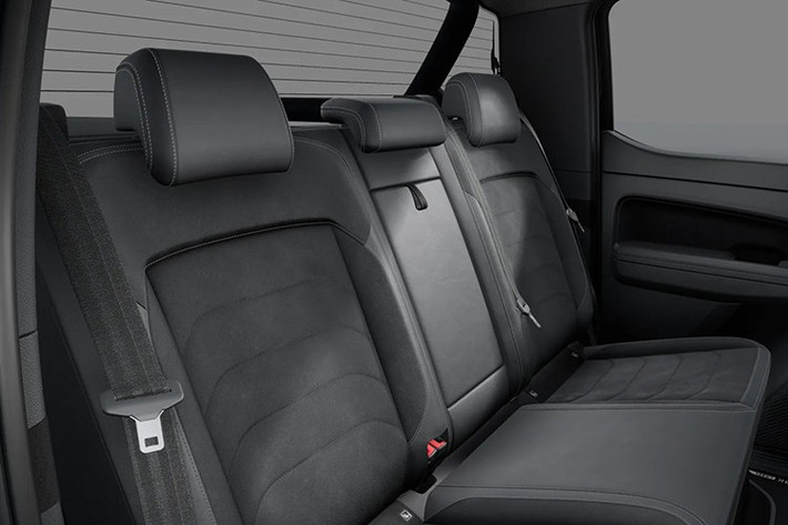 Tất cả các phiên bản của mẫu xe bán tải Volkswagen Amarok thế hệ thứ hai được bán tại châu Âu đều có hệ dẫn động cầu sau hoặc dẫn động bốn bánh toàn thời gian (4Motion).