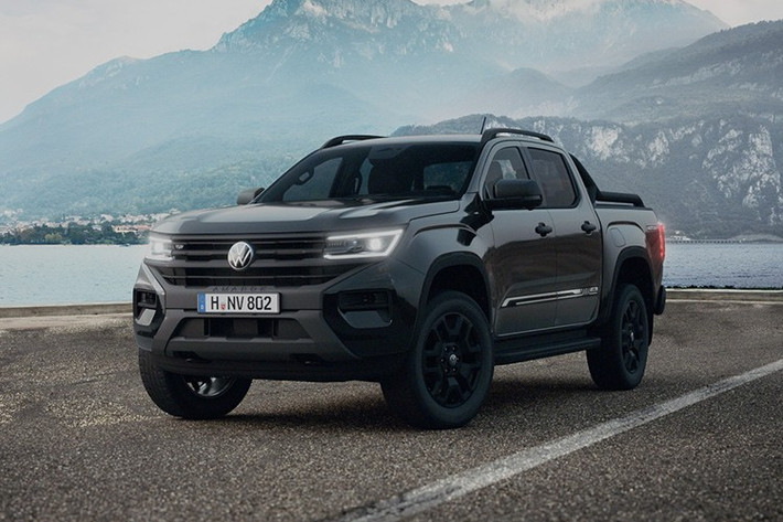 Volkswagen đã mất khá nhiều thời gian để đưa phiên bản Dark Label của Amarok trở lại trong năm 2026, tuy nhiên phiên bản này hiện đã có thế hệ thứ 2, với nhiều chi tiết màu đen ở bên ngoài và một số tiện ích độc quyền, cũng như nhiều trang bị khác.