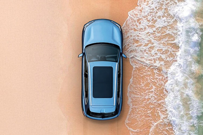 Bên cạnh nâng cấp về pin, Geely EX5 2026 còn có thêm 2 màu sơn mới là xanh lục Evening Forest Green và xanh dương Dawn Blue. Những màu sơn cũ như trắng Dawn White, đen Midnight Black, hồng Evening Cherry Pink, xanh lá Sky Green, xám Morning Mist Gray và bạc Streamer Silver vẫn được giữ lại.