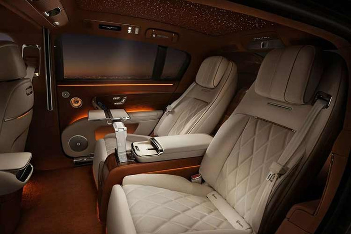 Maextro S800 là ví dụ tiêu biểu cho xu hướng này. Mẫu sedan hạng sang này có giá khởi điểm khoảng 103.000 USD, thấp hơn khoảng 40% so với Porsche Panamera trong cùng phân khúc. Với mức giá cạnh tranh cùng nhiều công nghệ hiện đại, S800 nhanh chóng thu hút sự quan tâm của khách hàng tại Trung Quốc.