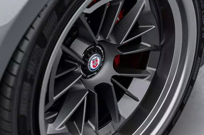 Đây là lý do tại sao chúng tôi cho rằng phiên bản kế nhiệm của Ford Mustang Shelby GT500, hiện đang được phát triển, có thể sẽ ra mắt với công suất khoảng 800 mã lực hoặc có thể thấp hơn, vì công ty có trụ sở tại Dearborn không có kế hoạch thay thế dòng xe hàng đầu của mình.