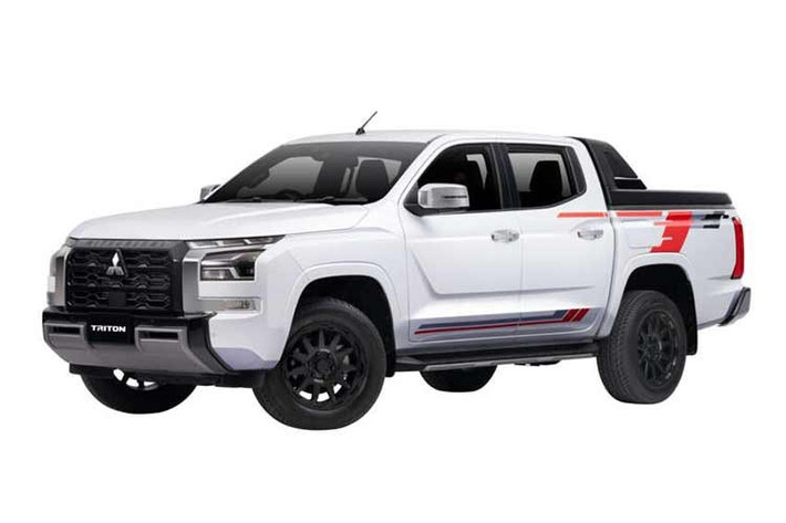 Nhân dịp ra mắt các phiên bản Championship Edition, Mitsubishi Motors Malaysia cho biết khách hàng đặt mua một trong hai mẫu xe này sẽ được tặng kèm ốp bọc chìa khóa độc quyền cùng bộ sticker motorsports đặc biệt.