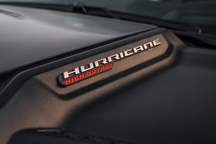 Xe cũng được trang bị bộ mâm 18 inch với lốp 35 inch nguyên bản của RHO được thay bằng thiết kế mâm 20 inch mới, đi kèm lốp địa hình 37 inch, nâng chiều cao xe khoảng 76,2 mm (3 inch).