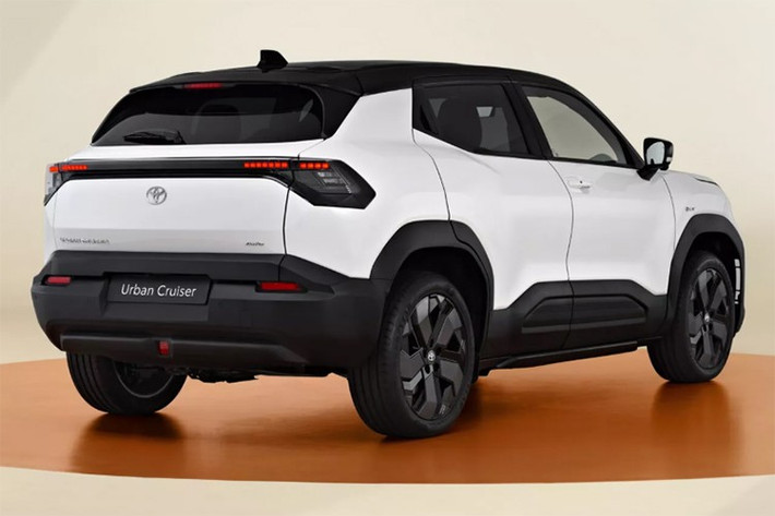 Điều này không có gì đáng ngạc nhiên đối với một số người hâm mộ, bởi vì Toyota Urban Cruiser Taisor đã được bán ra thị trường dưới dạng phiên bản đổi tên của Suzuki Fronx từ năm ngoái, Toyota Urban Cruiser thông thường đã được bán ra thị trường dưới dạng phiên bản đổi tên của Suzuki Grand Vitara từ năm 2022, và một biến thể khác của Urban Cruiser là phiên bản của Suzuki Vitara Brezza được bán ra từ năm 2020.