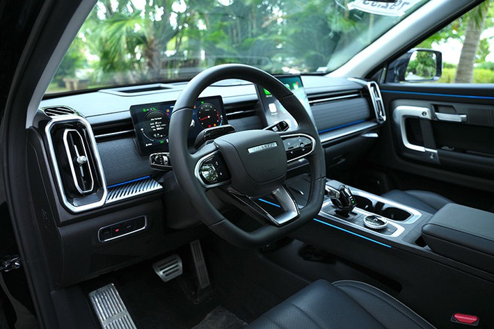 "Trái tim" của Jaecoo J7 AWD Individual tại Việt Nam là động cơ xăng 4 xi-lanh, tăng áp, dung tích 1.6L, tạo ra công suất lên đến 183 mã lực và mô-men xoắn cực đại 275 Nm. Động cơ kết hợp với hộp số tự động ly hợp kép DCT 7 cấp.