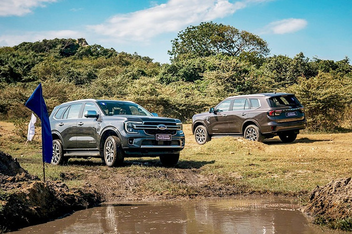 Thị trường ôtô Việt Nam đang bước vào giai đoạn nước rút sôi động nhất năm 2025. Không chỉ riêng nhóm xe phổ thông giá rẻ, phân khúc gầm cao cỡ lớn với tầm giá trên 1 tỷ đồng cũng trở thành tâm điểm chú ý khi ghi nhận mức giảm sâu hiếm thấy. Các hãng xe và đại lý đang đồng loạt tung ra những ưu đãi kỷ lục nhằm tăng tính cạnh tranh và giải quyết bài toán hàng tồn kho trước thềm năm mới.