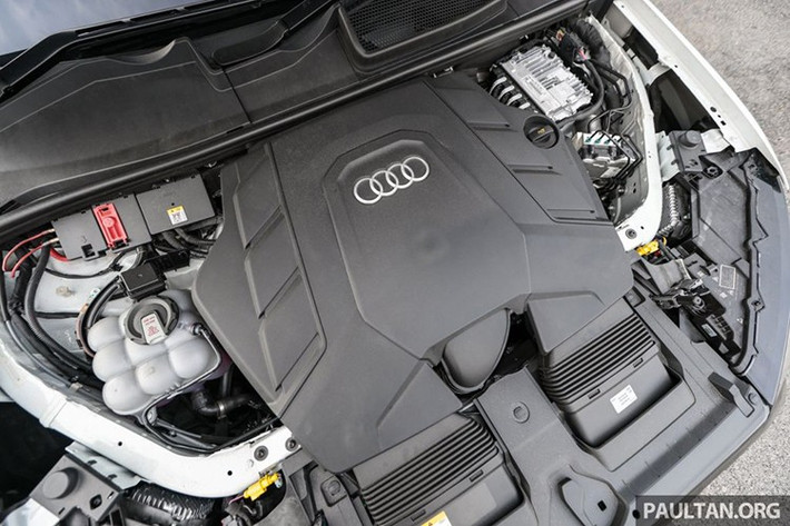 Hệ thống này cho phép xe “trôi” khi tắt máy tối đa 40 giây ở dải tốc độ 55 - 160 km/h. Động cơ Kết hợp với hộp số tự động 8 cấp và hệ dẫn động quattro giúp Q7 có thể tăng tốc 0–100 km/h trong 5,6 giây, tốc độ tối đa đạt 250 km/h.