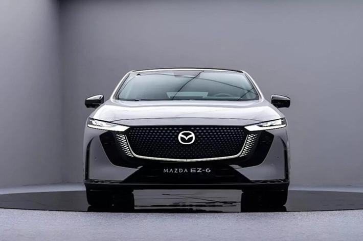 Như vậy, mẫu sedan hạng trung này sở hữu giá bán có thể khiến người tiêu dùng ở những thị trường ngoài Trung Quốc phải ghen tị. Tại Mỹ, mẫu xe Mazda rẻ nhất hiện đang bán là Mazda3 Sedan có giá khởi điểm từ 24.150 USD (khoảng 628 triệu đồng). Trong khi đó, tại Việt Nam, Mazda6 hiện có giá dao động từ 769 - 899 triệu đồng.
