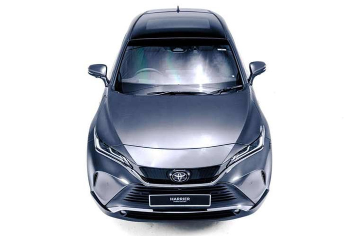 Tại thị trường Malaysia, mẫu xe SUV Toyota Harrier 2.5 HEV 2026 được bán ra chính hãng với giá từ 289.000 RM (tương đương khoảng 1,92 tỷ đồng). Hiện chưa rõ mẫu xe này có được đưa về thị trường Việt Nam hay không?