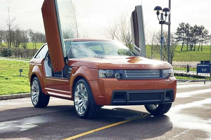 Mẫu Land Rover Range Stormer lần đầu tiên được bán ra dưới dạng Grand Turismo vào năm 2004. Có tổng cộng bốn chiếc được sản xuất. Ba trong số đó được cho là do gia đình hoàng gia Dubai đặt hàng. Ý tưởng xe hai cửa cuối cùng đã phát triển thành mẫu Range Rover Sport bốn cửa được sản xuất hàng loạt.