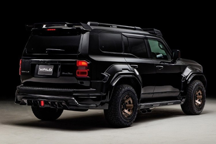 Mẫu xe này dựa trên nền tảng TNGA-F, do đó có chung các chi tiết với Tacoma, 4Runner, J300 Land Cruiser và Lexus LX. Cấu trúc tương tự cũng được sử dụng trên Tundra, Sequoia và Lexus GX.