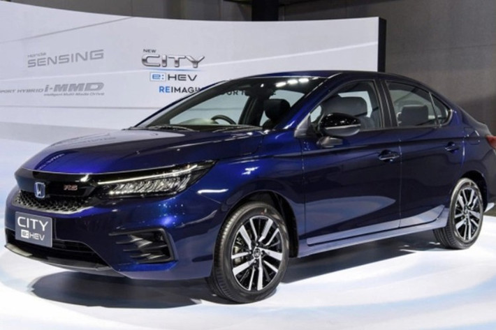 Quyết định này được xem là khá bất ngờ khi Honda đang nỗ lực mở rộng dải xe hybrid tại Việt Nam, với các mẫu Civic e:HEV RS, CR-V e:HEV RS và HR-V e:HEV RS đã được giới thiệu. Đáng chú ý, ông Kondo cho biết mẫu CR-V e:HEV RS sẽ được lắp ráp trong nước từ năm 2026, thay vì nhập khẩu nguyên chiếc như hiện nay.