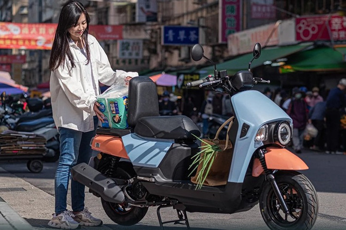 SYM 4MICAEP được trang bị động cơ 4 kỳ, xi-lanh đơn, dung tích 125cc, làm mát bằng không khí , sản sinh công suất 8,4kW tại 8.500 vòng/phút và mô-men xoắn 10,3Nm tại 6.500 vòng/phút.