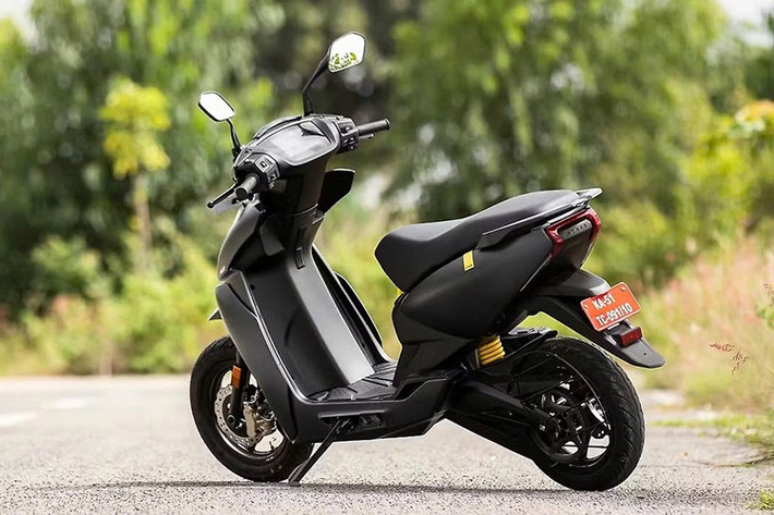 Điểm nhấn trước tiên của mẫu xe máy điện Ather 450S 2025 mới tại Ấn Độ này chính là việc được tích hợp pin dung lượng tới 3,7 kWh.