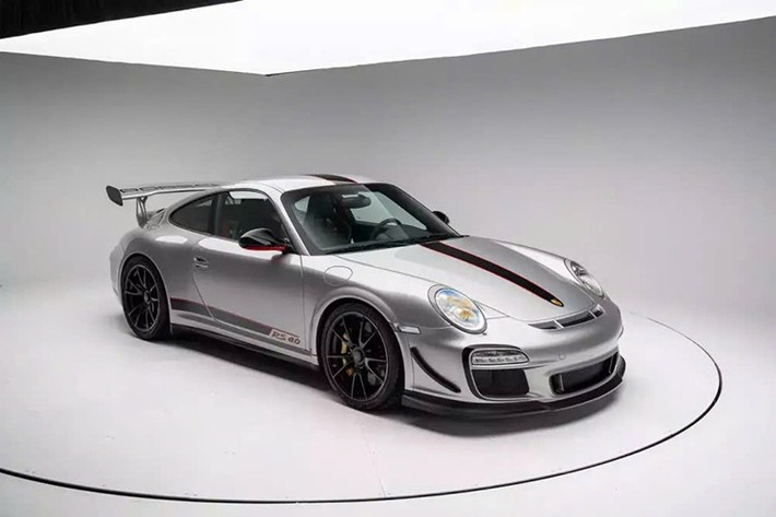 Các chuyên gia cho rằng, trong số các dòng xe Porsche 911 đạt đỉnh cao nhất chính là GT3 RS 4.0, với tư cách là phiên bản hàng đầu của mẫu xe 997.2 được yêu thích vào năm 2011. Chỉ giới hạn ở 600 chiếc trên toàn thế giới, đây là mẫu 911 đầu tiên sử dụng động cơ phẳng 6 xi-lanh hút khí tự nhiên 4.0 lít và là mẫu GT3 RS cuối cùng được cung cấp với hộp số sàn 6 cấp.