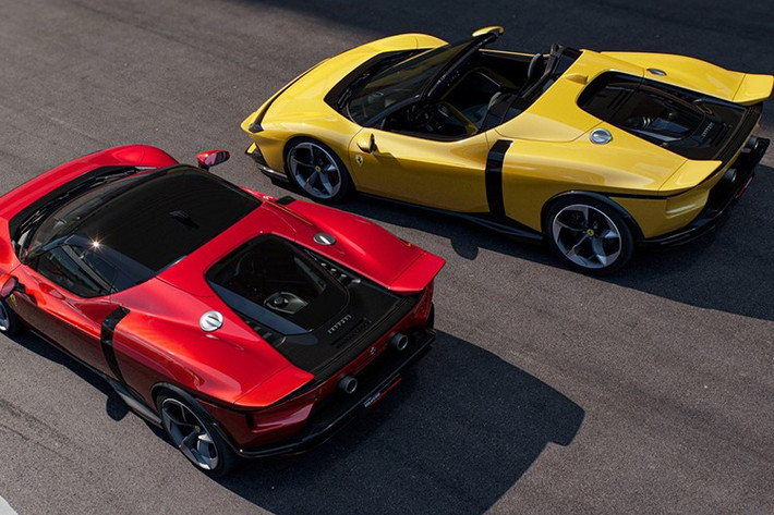 Để nâng cao tính linh hoạt và phản hồi lái khi vận hành ở tốc độ cao, Ferrari 849 Testarossa Spider trang bị hệ thống phanh brake-by-wire thế hệ mới cùng bộ điều khiển ABS Evo giúp cải thiện độ chính xác và ổn định của phanh trong mọi điều kiện, đi kèm hệ thống phanh mới.Hệ thống lò xo và giảm chấn được hiệu chỉnh toàn diện, mang đến khả năng kiểm soát tối ưu ngay cả ở giới hạn độ bám đường của xe.