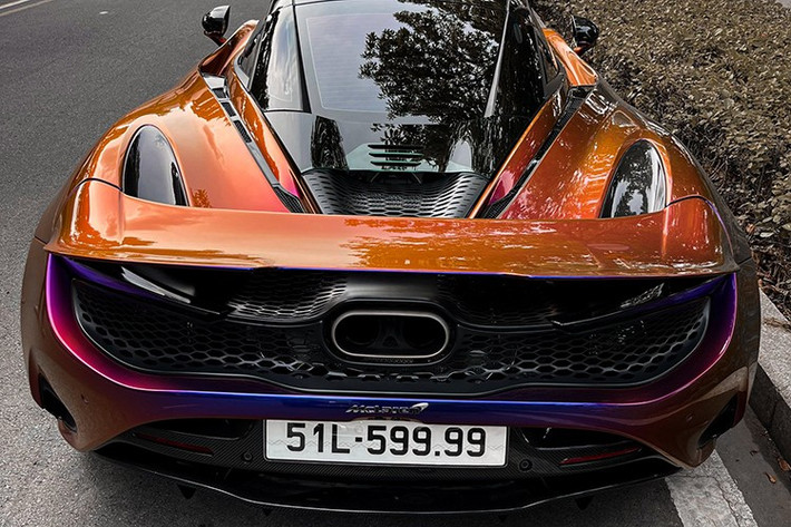 Theo chia sẻ từ đại diện McLaren Việt Nam khi ra mắt mẫu xe này vào tháng 5/2025, những khách hàng đặt mua siêu xe McLaren 750S ở thời điểm hiện tại có thể phải chờ tới 9 tháng để được nhận xe.