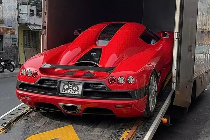 Siêu phẩm Koenigsegg CCX độc nhất vô nhị tại Việt Nam của doanh nhân Hải Phòng được trang bị khối động cơ V8, siêu nạp, dung tích 4,7 lít, sản sinh công suất tối đa 800 mã lực.