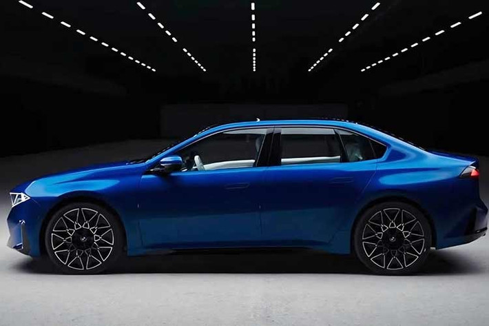 Theo kế hoạch, BMW sẽ chính thức giới thiệu mẫu i3 Sedan mới vào ngày 18/3, đánh dấu đây là sản phẩm thứ hai sử dụng nền tảng Neue Klasse, sau mẫu SUV iX3 ra mắt trước đó. Dù chưa công bố đầy đủ thông số kỹ thuật, hãng xe Đức đã nhấn mạnh yếu tố phát triển bền vững là một trong những trọng tâm của dự án.