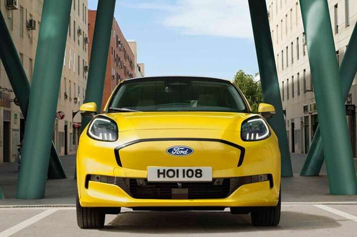 Xe vẫn sử dụng động cơ điện đơn cho công suất 166 mã lực và mô-men xoắn 290 Nm, truyền động cầu trước. Với những thông số này, Puma Gen-E 2026 trở thành đối thủ ngang tầm của các mẫu xe cùng phân khúc như Jeep Avenger, Fiat 600e, Peugeot E-2008 hay Mini Aceman.