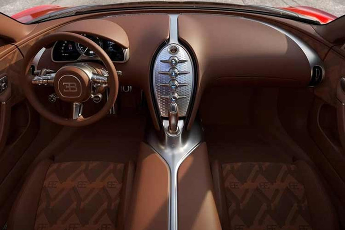 Veyron FKP Hommage thực sự giống một chiếc Veyron thế hệ mới - điều này không khó hiểu khi về cơ bản, nó vẫn dựa trên nền tảng khung nguyên khối sợi carbon và động cơ W16 mà Piech đã lãnh đạo các kỹ sư tạo ra từ cuối thập niên 90 - đầu thập niên 2000.