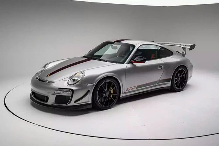 Chiếc GT3 RS 4.0 này đang được rao bán tại Graham Rahal Performance ở Zionsville, Indiana, với mức giá chào bán là 2.699.996 đô la (hơn 60 tỷ đồng). Chiếc xe chỉ mới chạy được 341 dặm (549 km) kể từ khi mới mua, và không giống như phần lớn các mẫu xe 4.0 khác, xe không được sơn màu trắng.