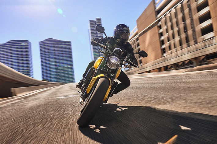 Mức giá xe Triumph Trident 660 2025 bán ra tại thị trường châu Âu từ 7.895 bảng Anh (256 triệu đồng). Dự đoán, mẫu xe này sẽ sớm được phân phối chính hãng tại thị trường Việt Nam vào cuối năm nay.