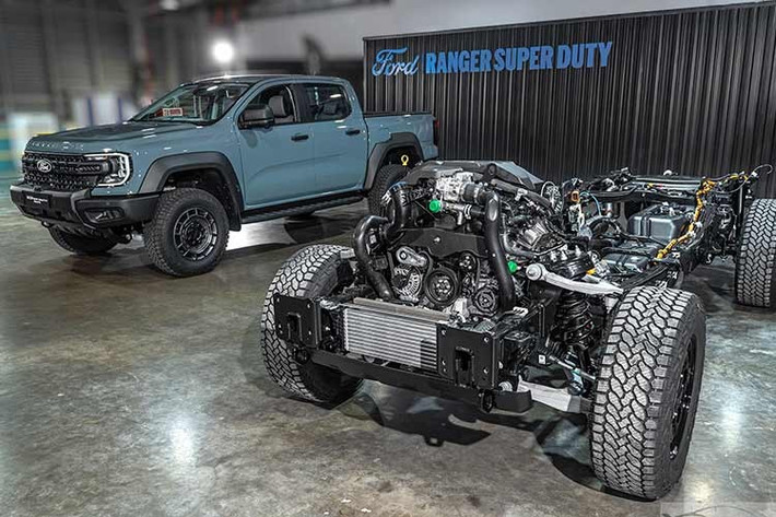 Xe có tải trọng tối đa gần 2 tấn, tổng khối lượng toàn tải đạt 4,5 tấn và khả năng kéo lên tới 4,5 tấn. Tổng khối lượng kết hợp cả xe và rơ-moóc đạt 8 tấn, vượt trội trong phân khúc.