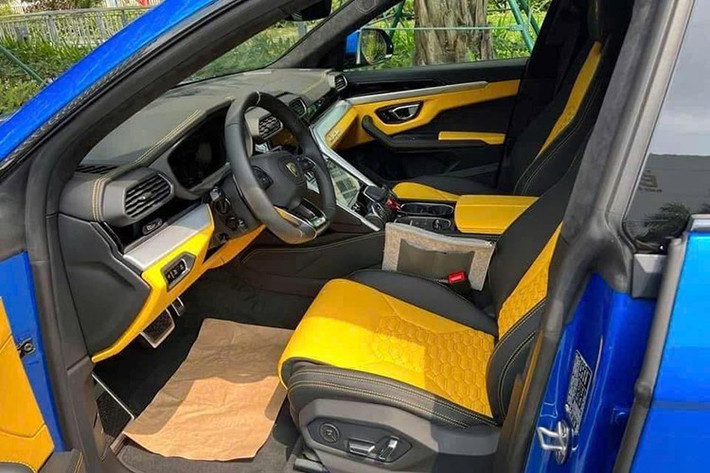 Siêu SUV Lamborghini Urus từng được mệnh danh là chiếc SUV nhanh nhất thế giới, xe này được trang bị động cơ xăng V8, tăng áp kép, dung tích 4.0 lít, sản sinh công suất tối đa 650 mã lực và mô-men xoắn cực đại 850 Nm.