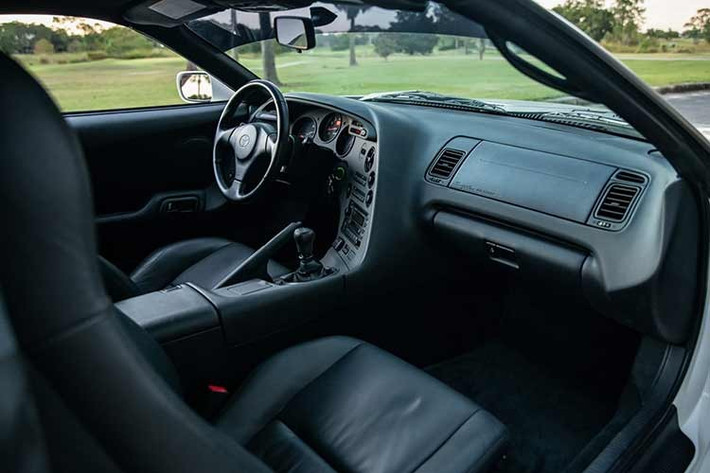 Là phiên bản Supra cuối cùng và ngoạn mục nhất trước khi ngừng sản xuất, chiếc xe thể thao thế hệ thứ tư này đã trở thành một món đồ sưu tầm chỉ vài năm sau khi đi vào lịch sử. Vào cuối những năm 2010, phiên bản Turbo đã có giá lên đến hàng trăm nghìn đô la, trong khi những năm 2020 chứng kiến ​​một số chiếc được bán với giá trên 150.000 USD (khaongr 3,9 tỷ đồng).