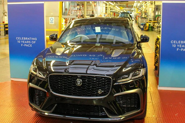 Solihull sẽ vẫn là nơi sản xuất chính của các mẫu xe SUV hạng sang Range Rover và Range Rover Sport, và nhà máy đang trải qua quá trình tái trang bị đáng kể để chuẩn bị cho Range Rover Electric năm 2026.