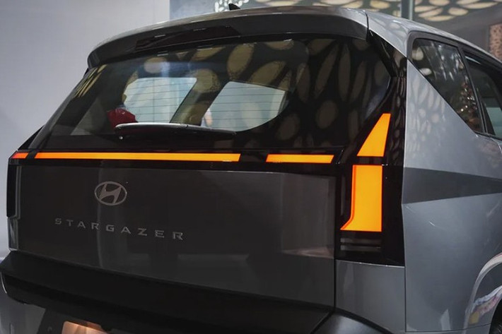 Mẫu xe Hyundai Stargazer 2026 tại Philippines được phân phối với các tùy chọn màu sắc gồm trắng ngọc trai Creamy White Pearl, đỏ Dragon Red Pearl, bạc Magnetic Silver Metallic, đen Midnight Black Pearl và xám Titan Gray Metallic.
