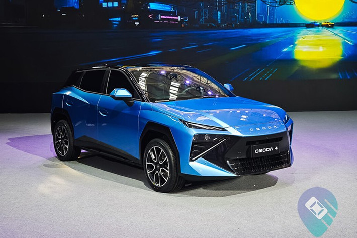 Trong một sự kiện diễn ra tại Tp. HCM gần đây, Omoda &amp; Jaecoo Việt Nam đã công bố kế hoạch giới thiệu hàng loạt sản phẩm mới với khách hàng trong nước từ năm 2026, bao gồm C5, J5, O4, J6, C7, J8. Trong đó, đáng chú ý là Omoda O4 với 4 biến thể, bao gồm máy xăng, hybrid (HEV), hybrid cắm sạc (PHEV) và thuần điện (BEV).